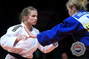 Sanne (2e van links) tussen de andere prijswinnaars. 